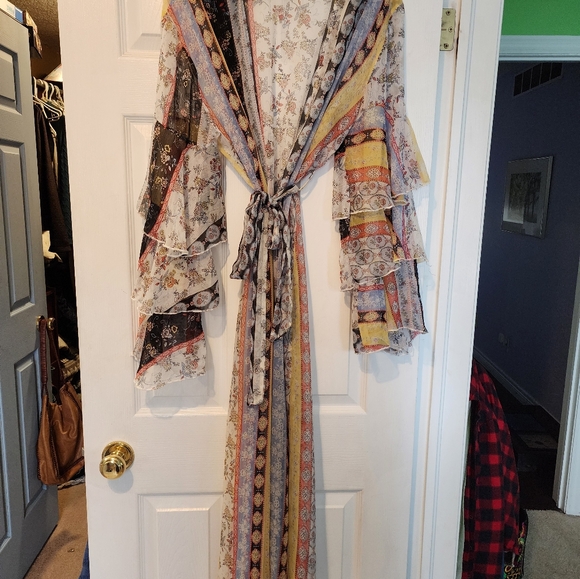 Bali Vacay Kimono - Picture 4 of 4